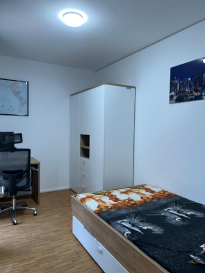 Three Bedroom Apartment In City Centre With A Grand Garden Frankfurt am Main Bagian luar foto